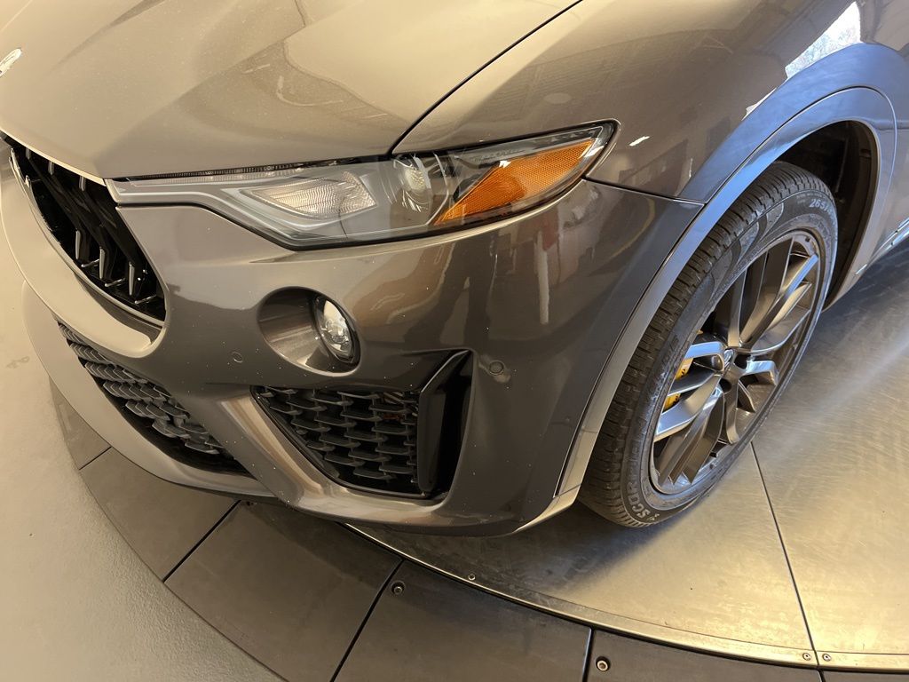 Thumbnail: 2022 Maserati Levante - 9