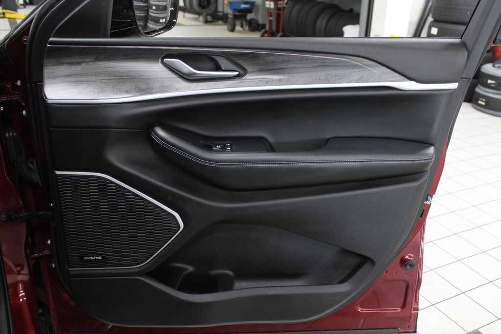 Thumbnail: 2021 Jeep Grand Cherokee L - 28