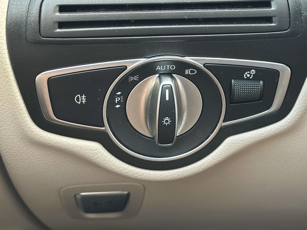 2021 Mercedes-Benz GLC 300 18