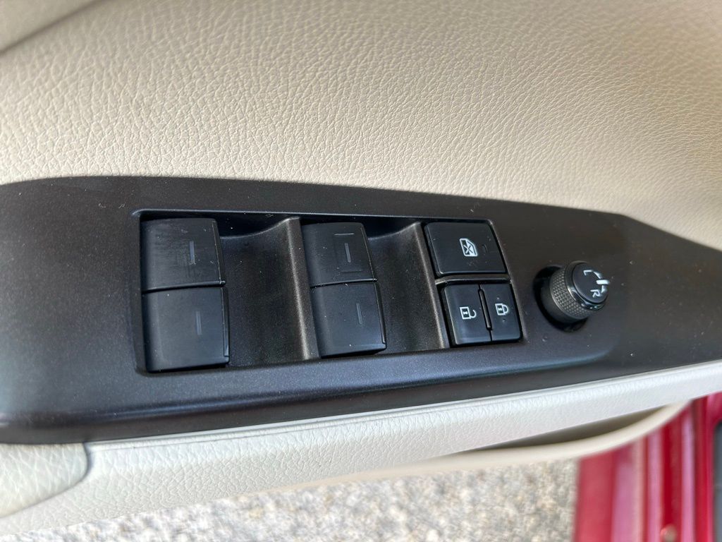 Thumbnail: 2021 Toyota Camry - 17