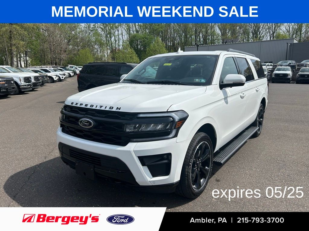 White Metallic 2022 Ford Expedition MAX Limited 4WD SUV / Crossover Four-Wheel Drive Automatic