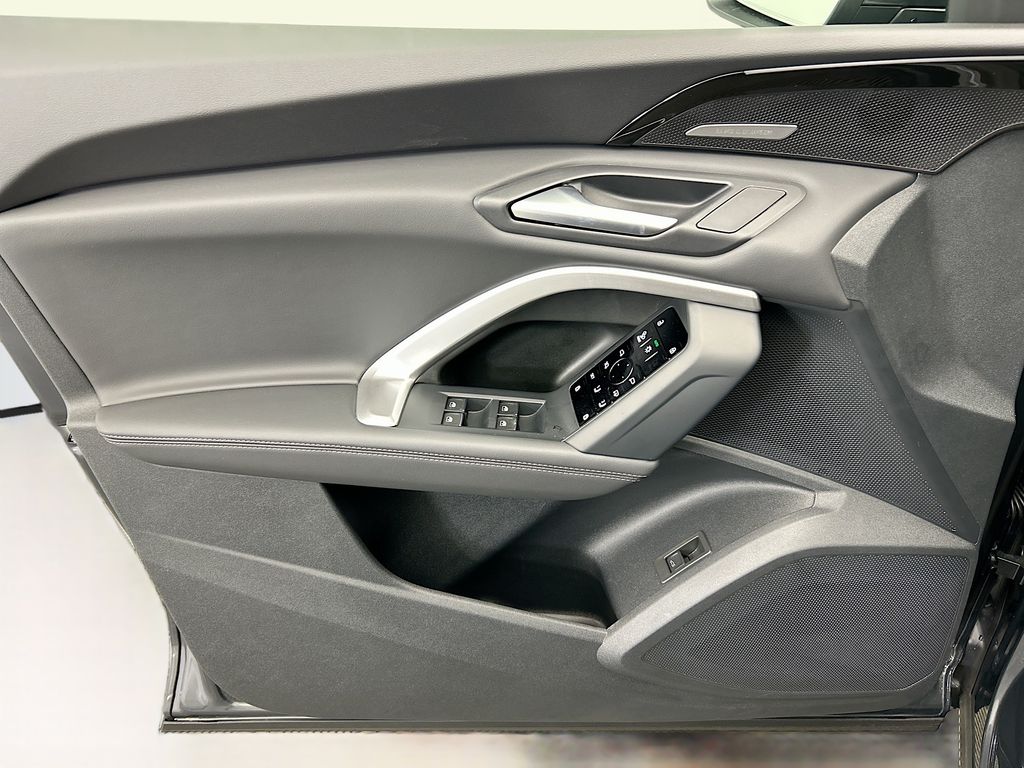 Thumbnail: 2025 Audi Q5 - 23