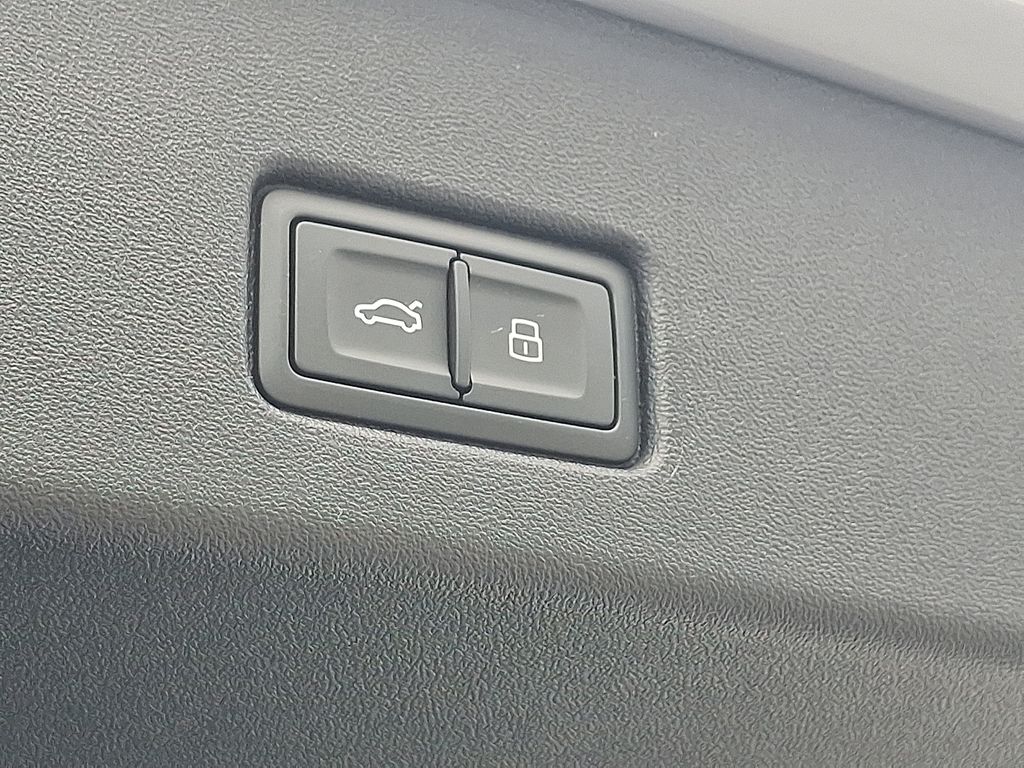 Thumbnail: 2025 Audi Q4 e-tron - 27