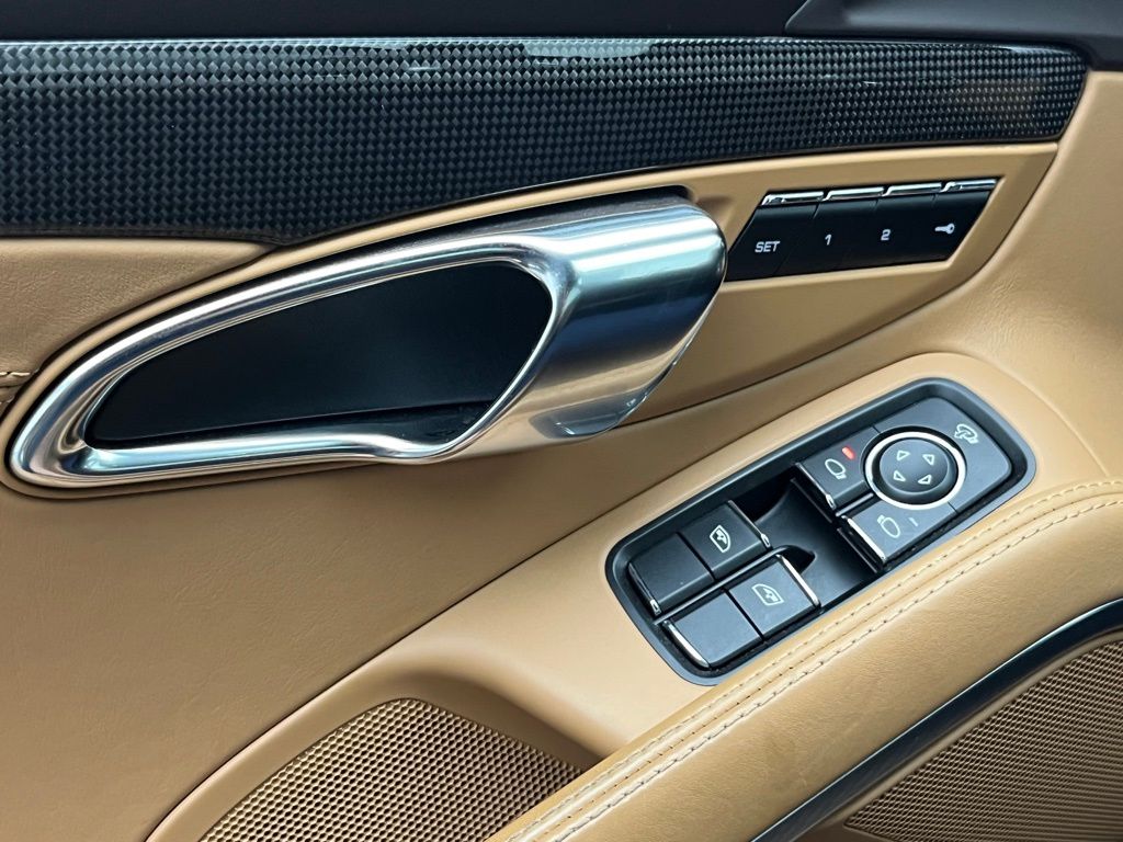 Thumbnail: 2015 Porsche 911 - 28