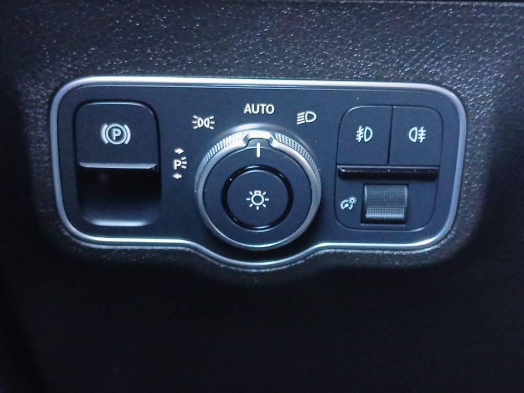 Used Car 2021 Mercedes-benz Glb  Glb 250 For Sale Under $25,000 In Austin, Texas