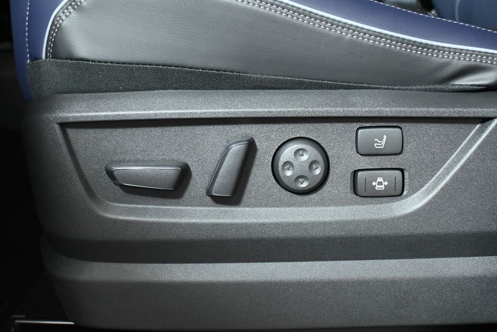 Thumbnail: 2026 INFINITI QX80 - 26