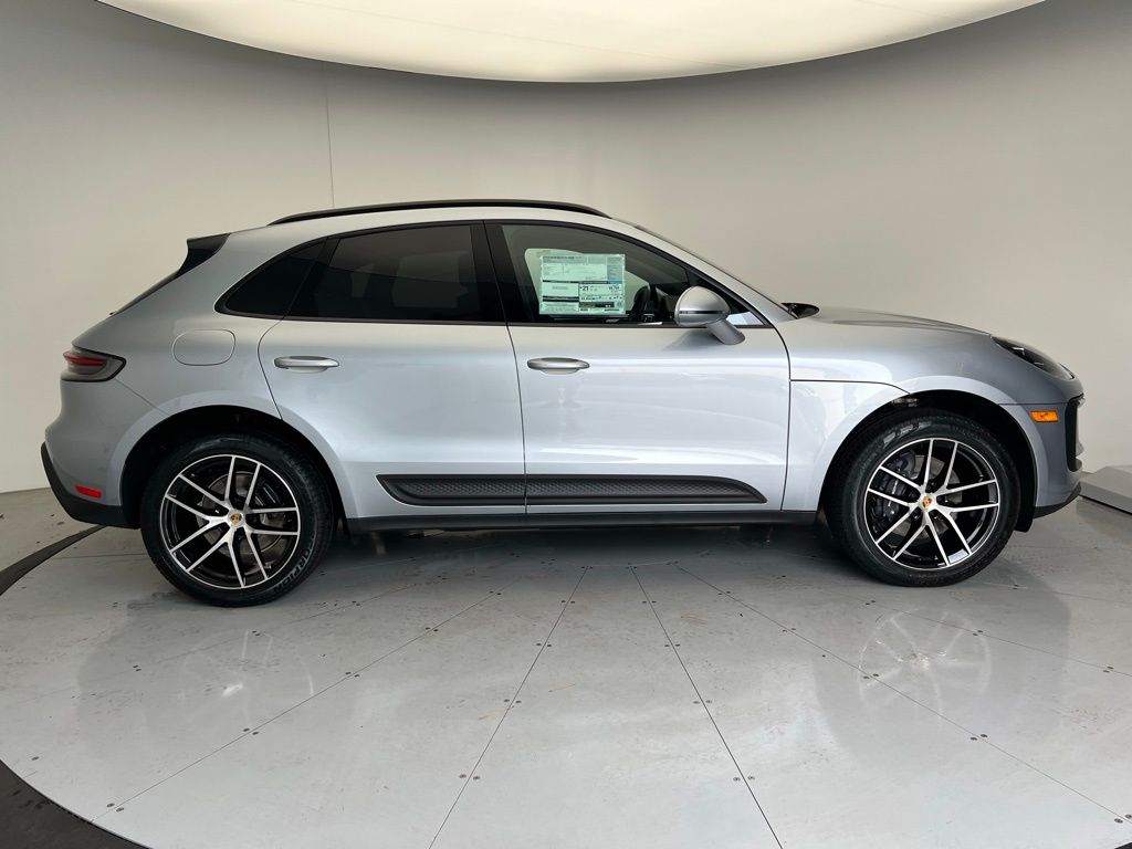 Thumbnail: 2025 Porsche Macan - 23