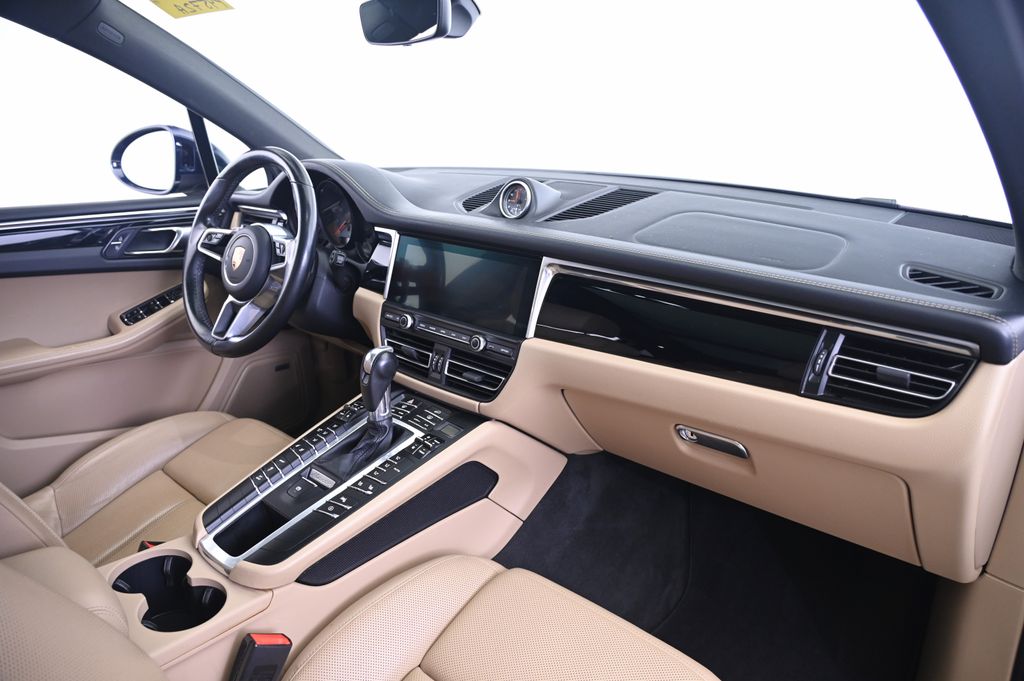 Thumbnail: 2021 Porsche Macan - 26