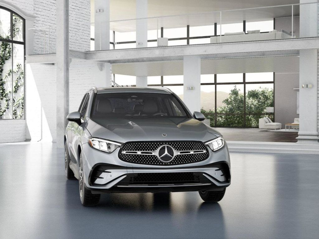 2025 Mercedes-Benz GLC GLC 300 8