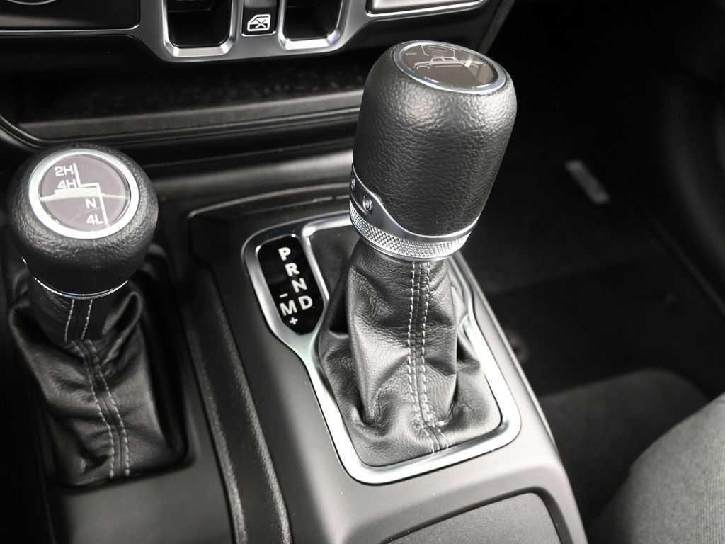 New 2026 Granite Crystal Metallic Clearcoat Jeep Sport image 19