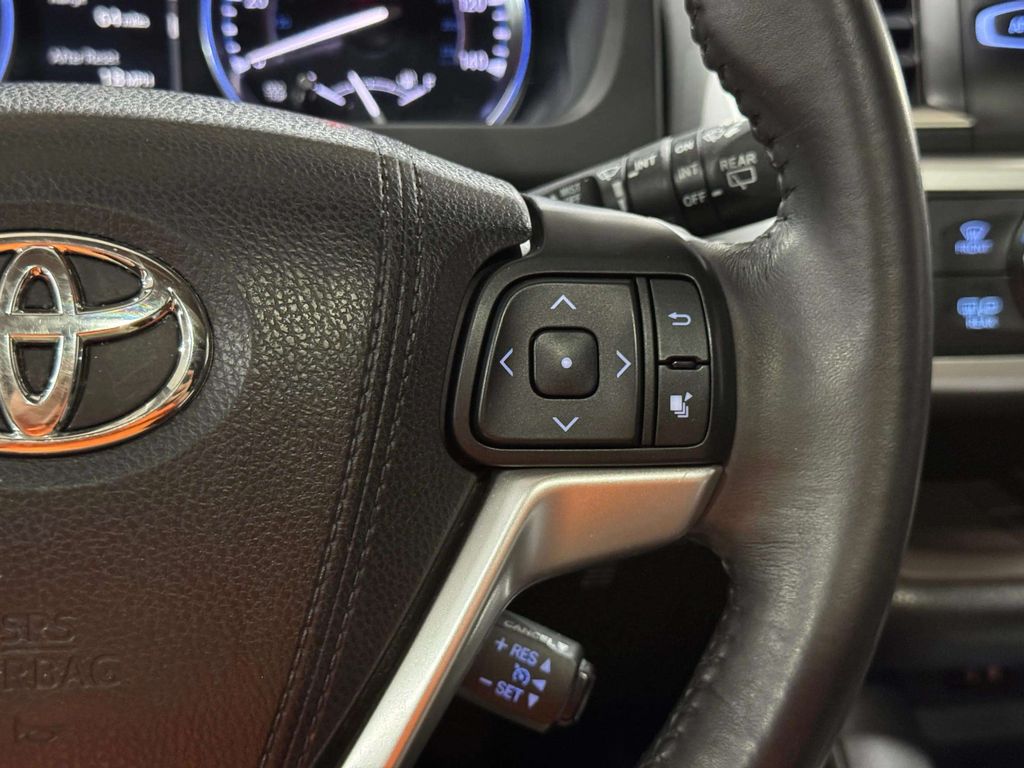 Used 2015 Silver Sky Metallic Toyota XLE V6 image 16