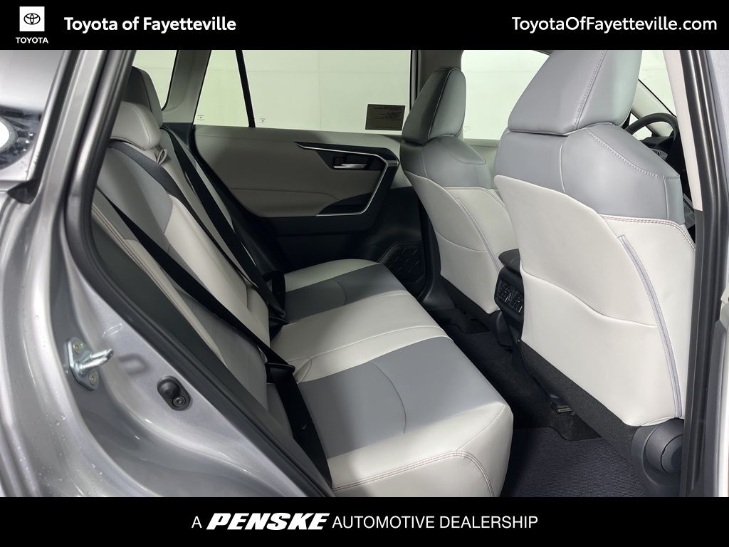 2025 Toyota RAV4 XLE Premium 8