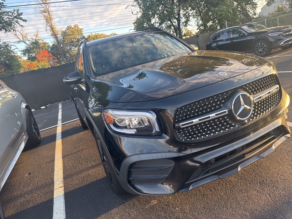 Thumbnail: 2021 Mercedes-Benz GLB - 2