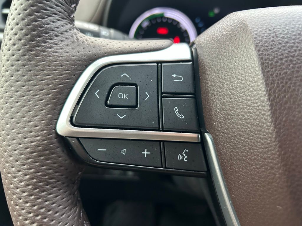 Thumbnail: 2024 Toyota Sienna - 22