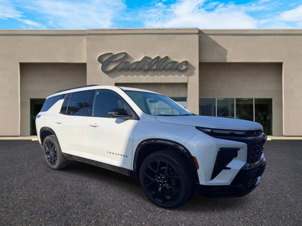 White (Iridescent Pearl Tricoat) 2024 Chevrolet Traverse SUV / Crossover Four-Wheel Drive 8-Speed Automatic