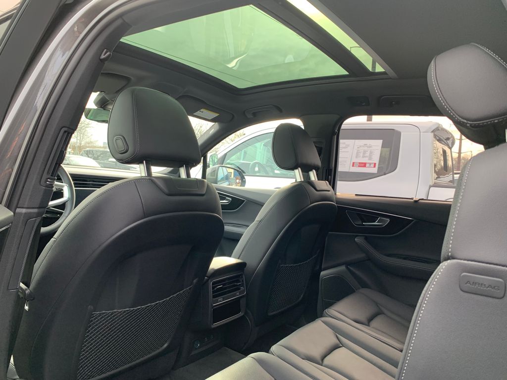 Thumbnail: 2025 Audi Q7 - 13