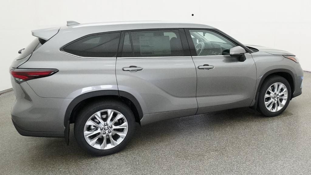 Thumbnail: 2026 Toyota Highlander - 17