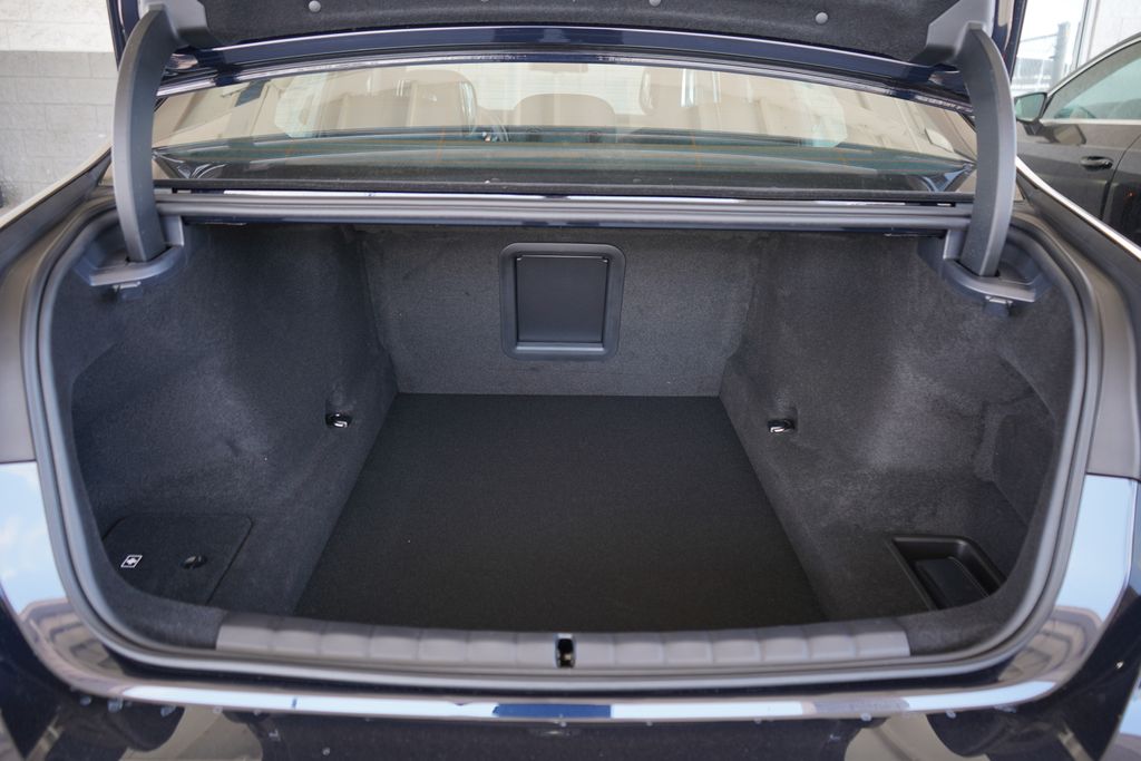 2025 BMW 7 Series 740i xDrive 21