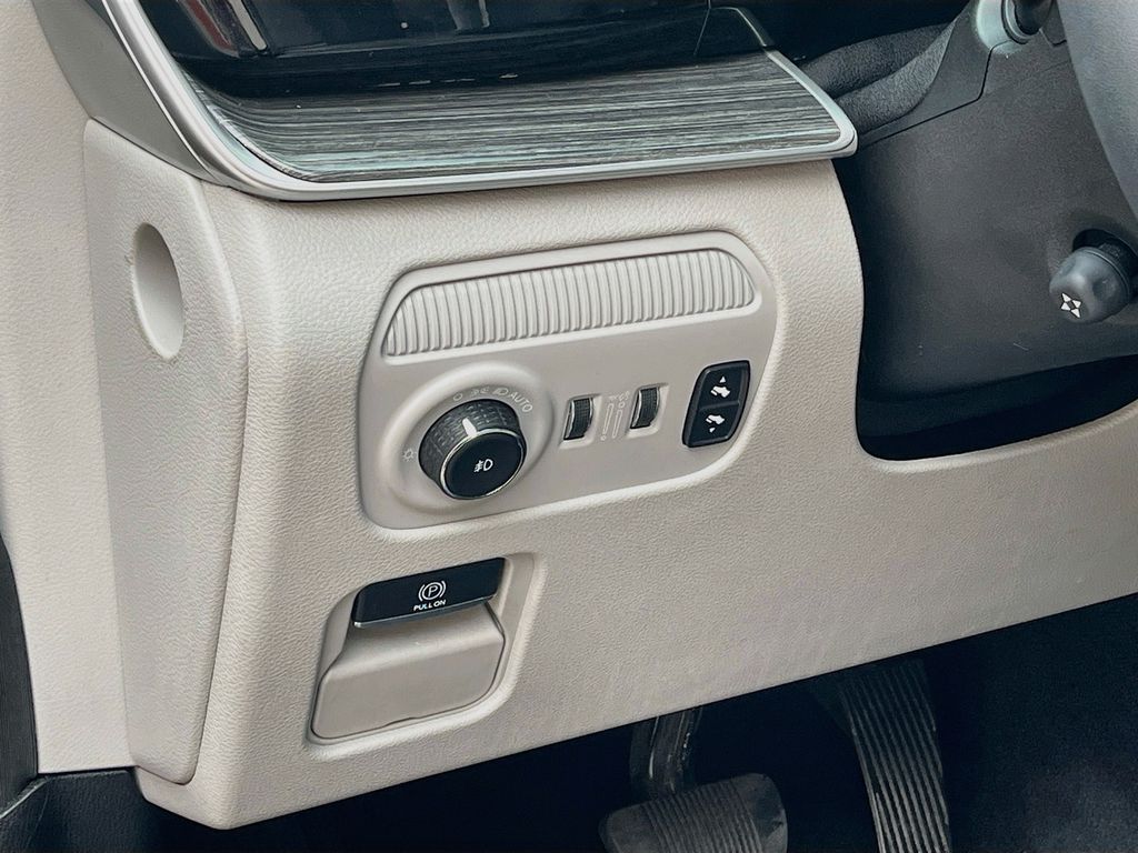 Used 2022 Red Jeep Series II image 10