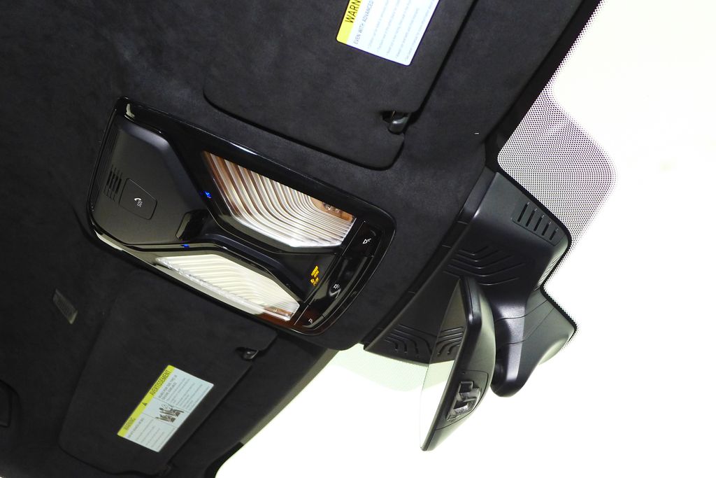 Thumbnail: 2023 BMW M5 - 18