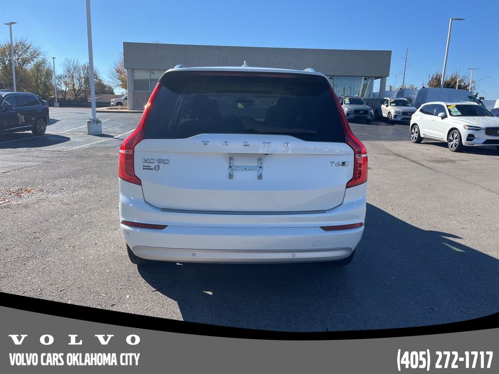 2022 Volvo XC90 T6 Momentum photo 4