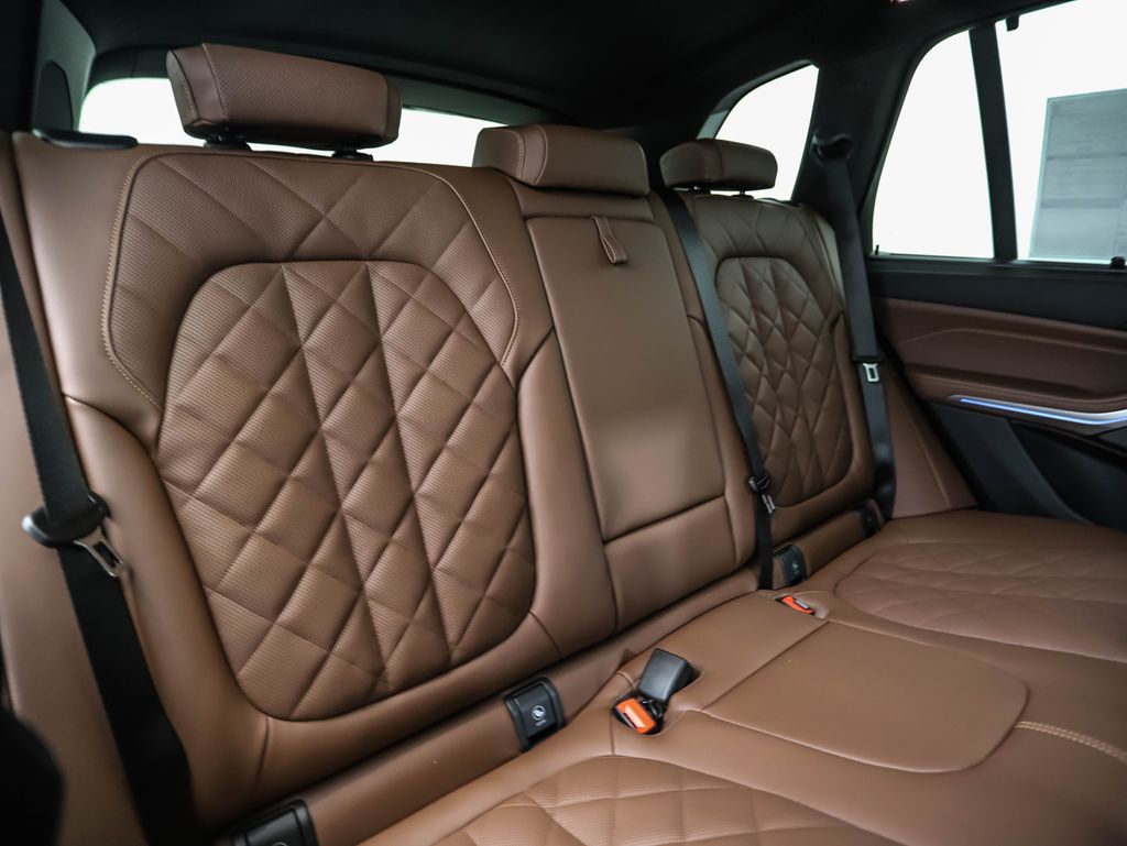 Thumbnail: 2026 BMW X5 - 28