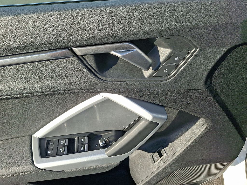 Thumbnail: 2025 Audi Q3 - 12