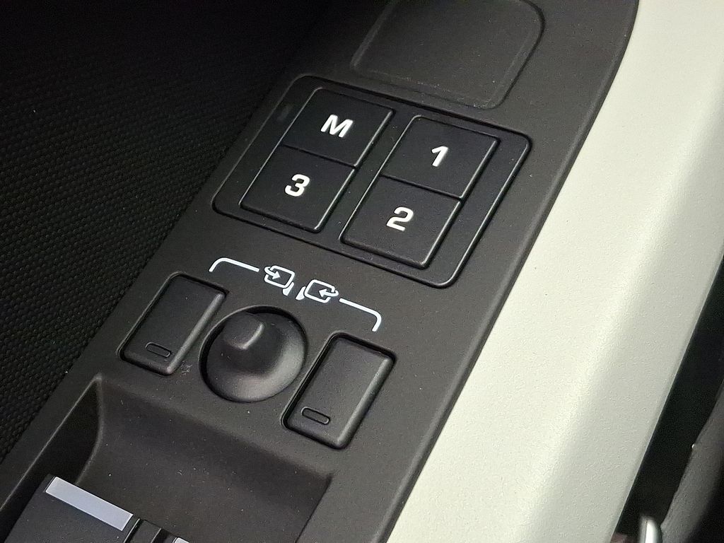 Thumbnail: 2023 Land Rover Defender - 27