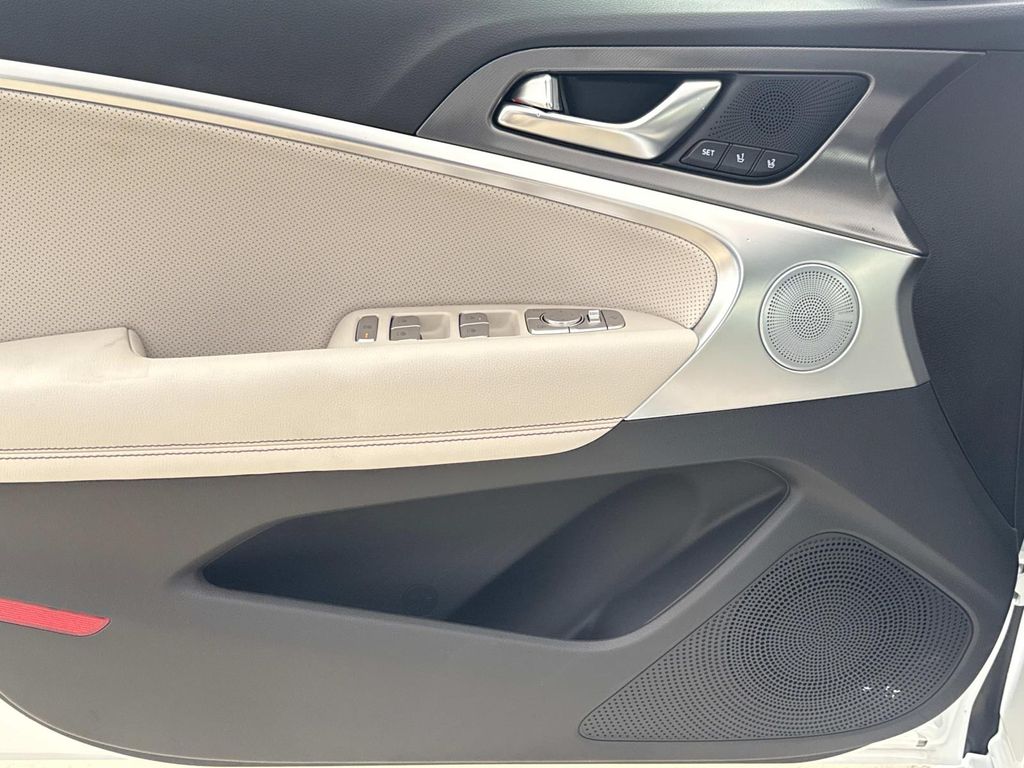 New 2026 White Genesis 3.3T Sport Prestige image 19
