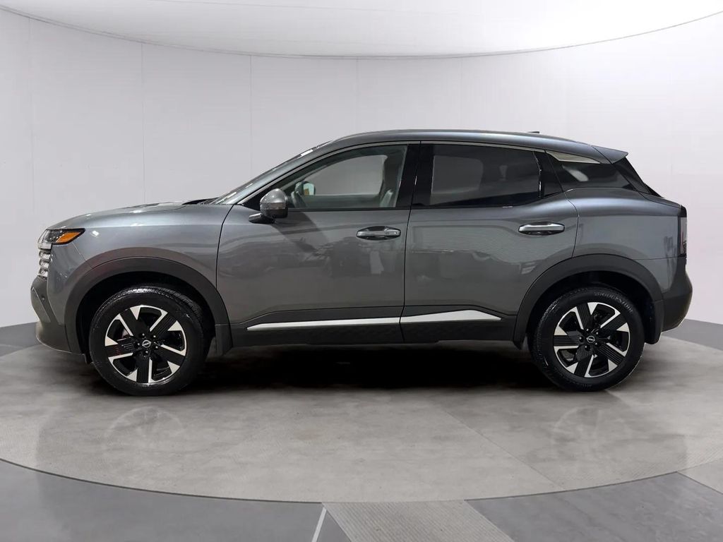 Certified Used 2025 Gun Metallic Nissan SR image 6