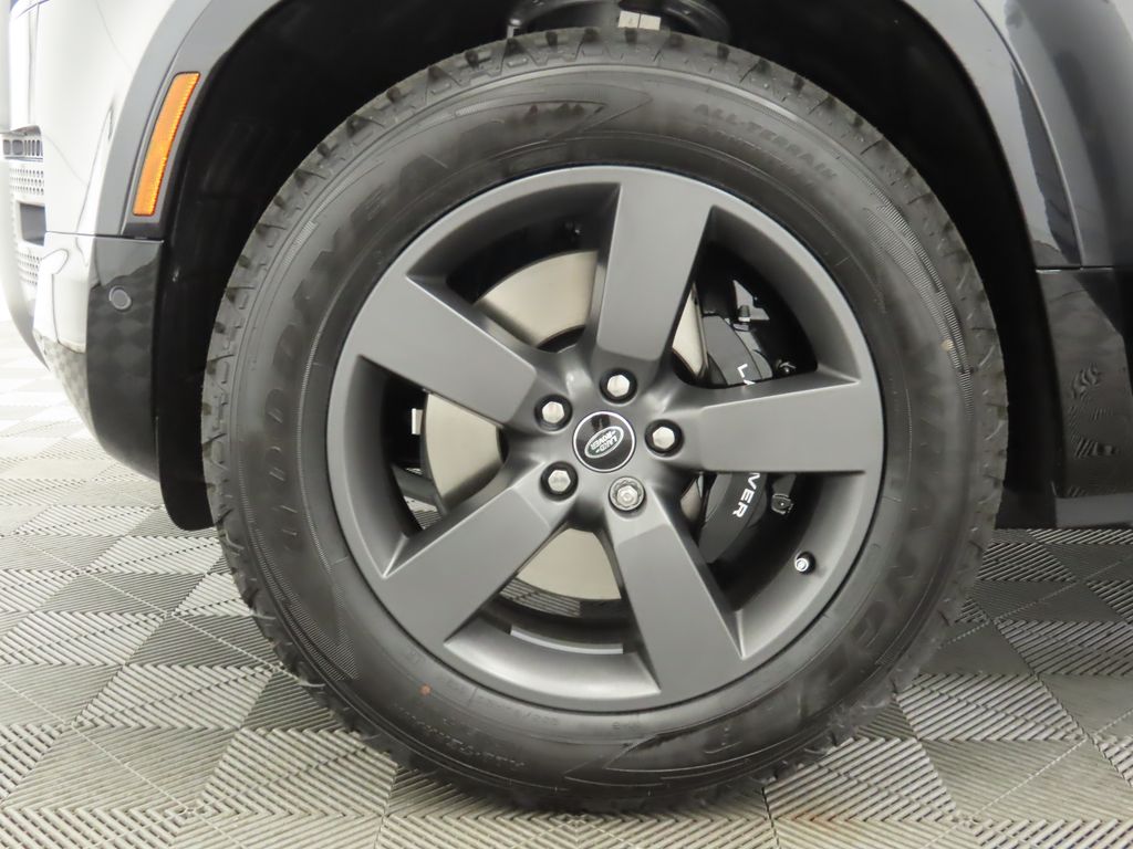 2025 Land Rover Defender 130 32