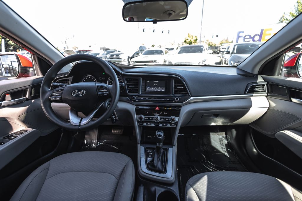 2020 Hyundai Elantra SE thumbnail 19
