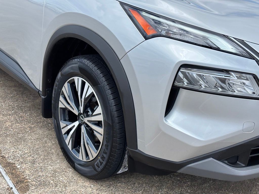 2023 Nissan Rogue SV - 4