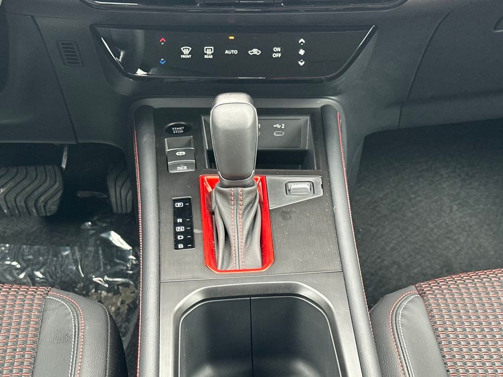 2025 Nissan Kicks SR photo