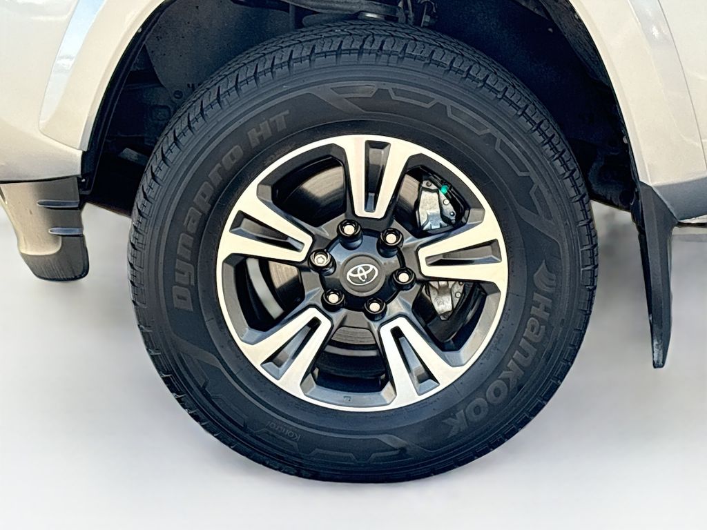 Thumbnail: 2019 Toyota Tacoma - 29