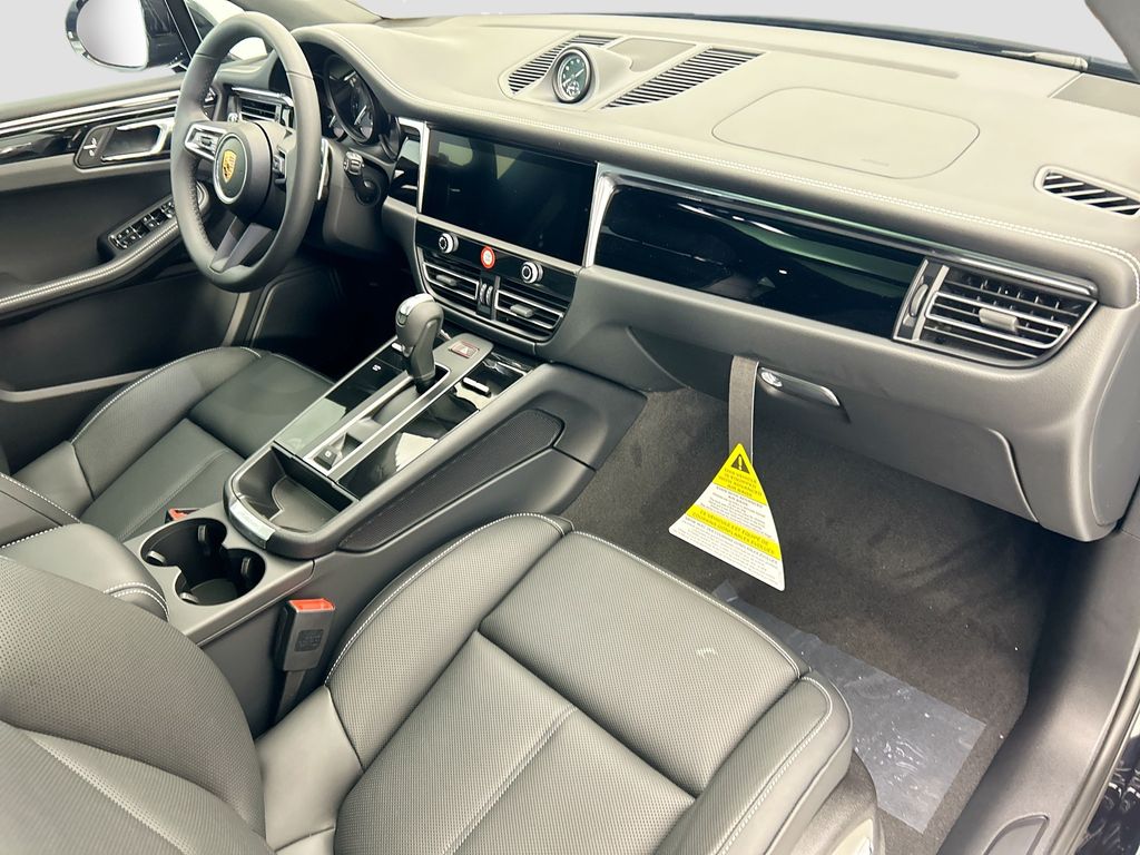 Thumbnail: 2026 Porsche Macan - 19