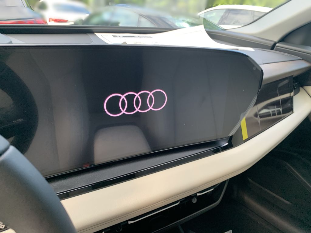 Thumbnail: 2025 Audi Q6 e-tron - 9