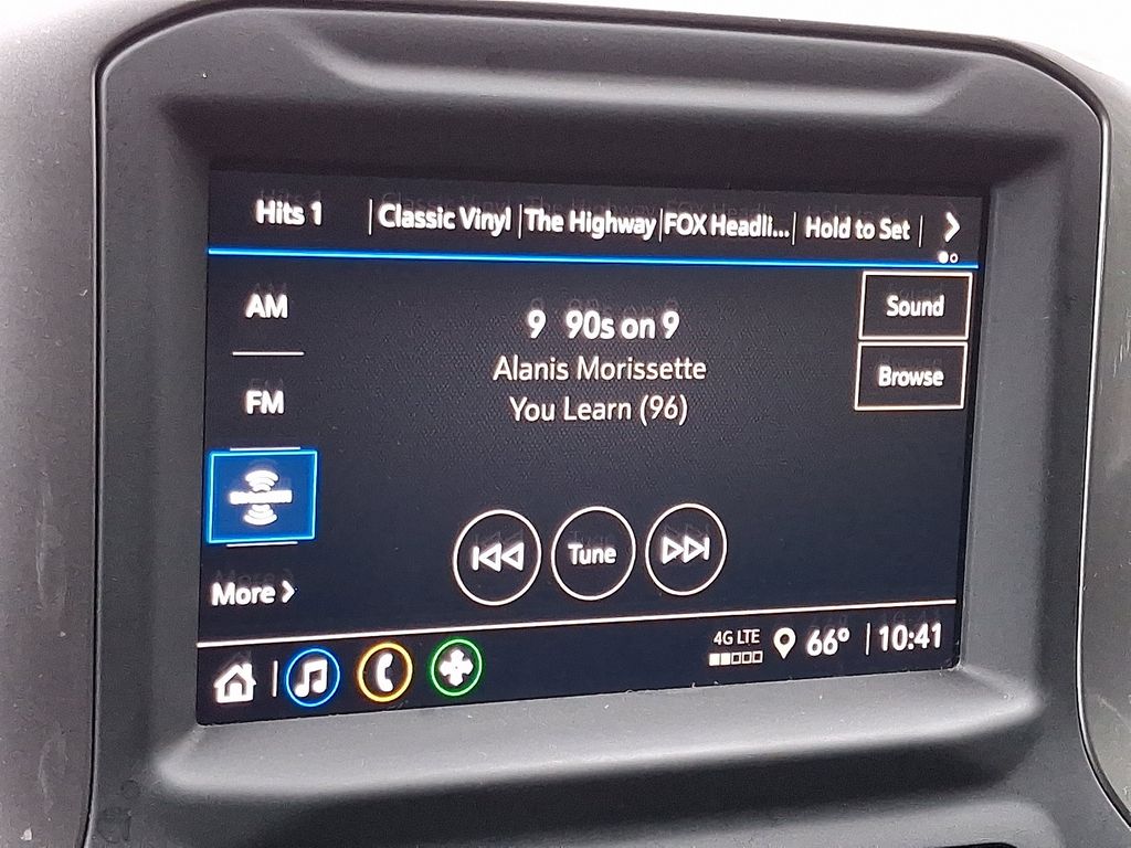 Thumbnail: 2022 Chevrolet Silverado 1500 - 16