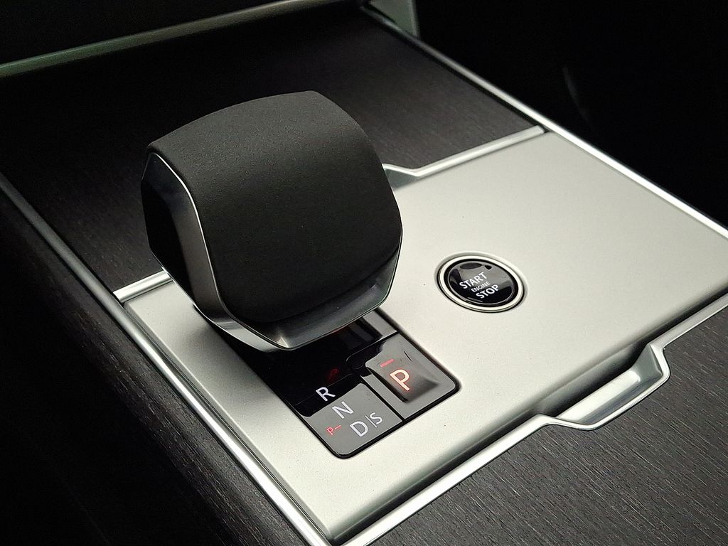 2025 Land Rover Range Rover SE 10