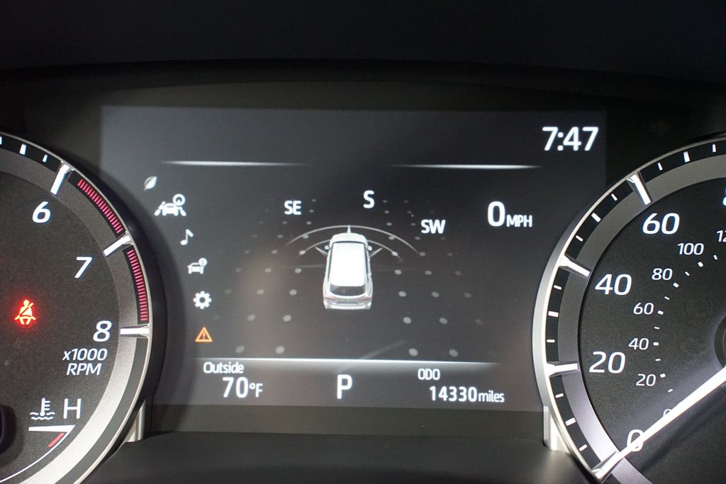 Thumbnail: 2023 Toyota Highlander - 16