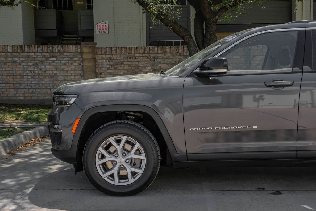 used 2022 Jeep Grand Cherokee car, priced at $28,000