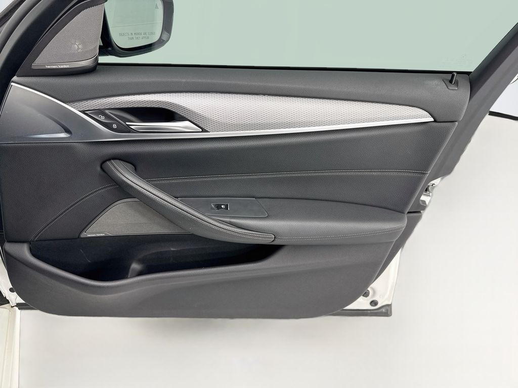 Thumbnail: 2019 BMW 5 Series - 24