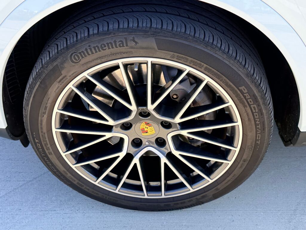 Thumbnail: 2021 Porsche Cayenne - 16