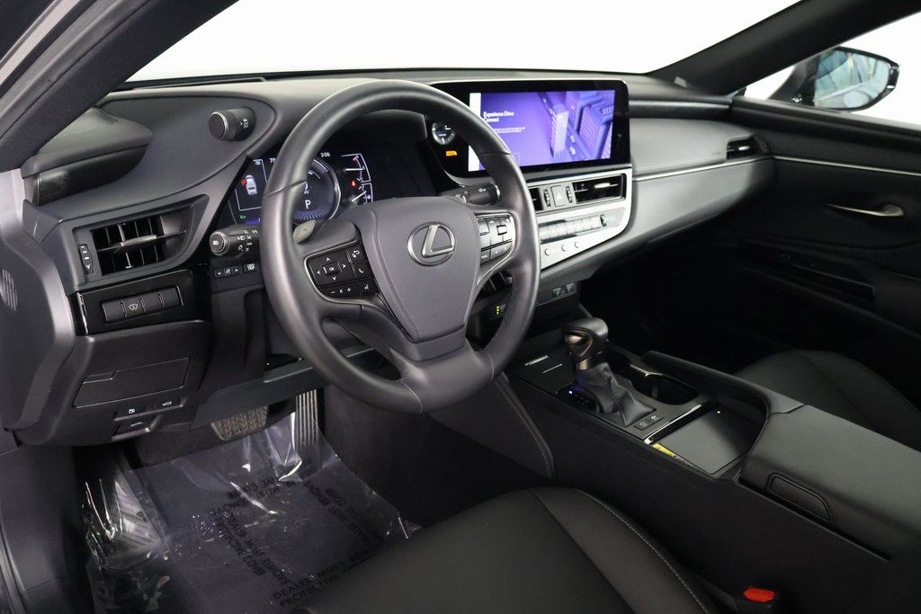 Thumbnail: 2025 Lexus ES - 7