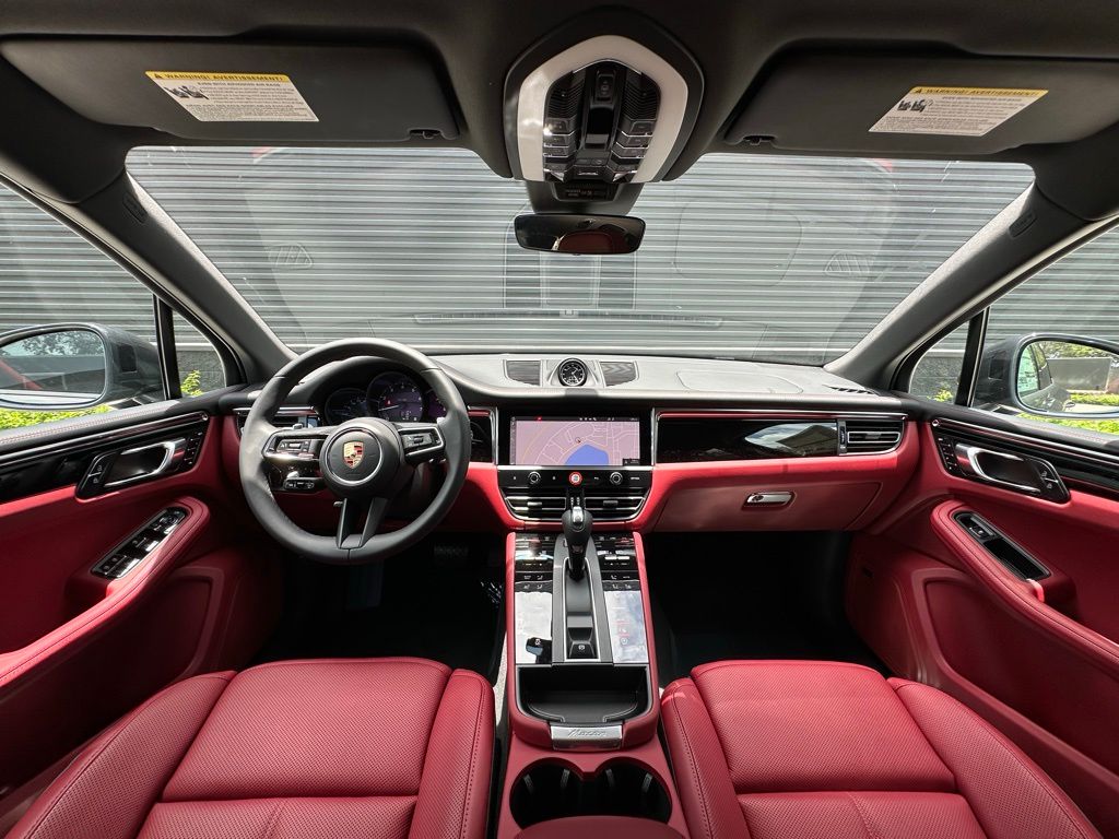 Thumbnail: 2025 Porsche Macan - 32