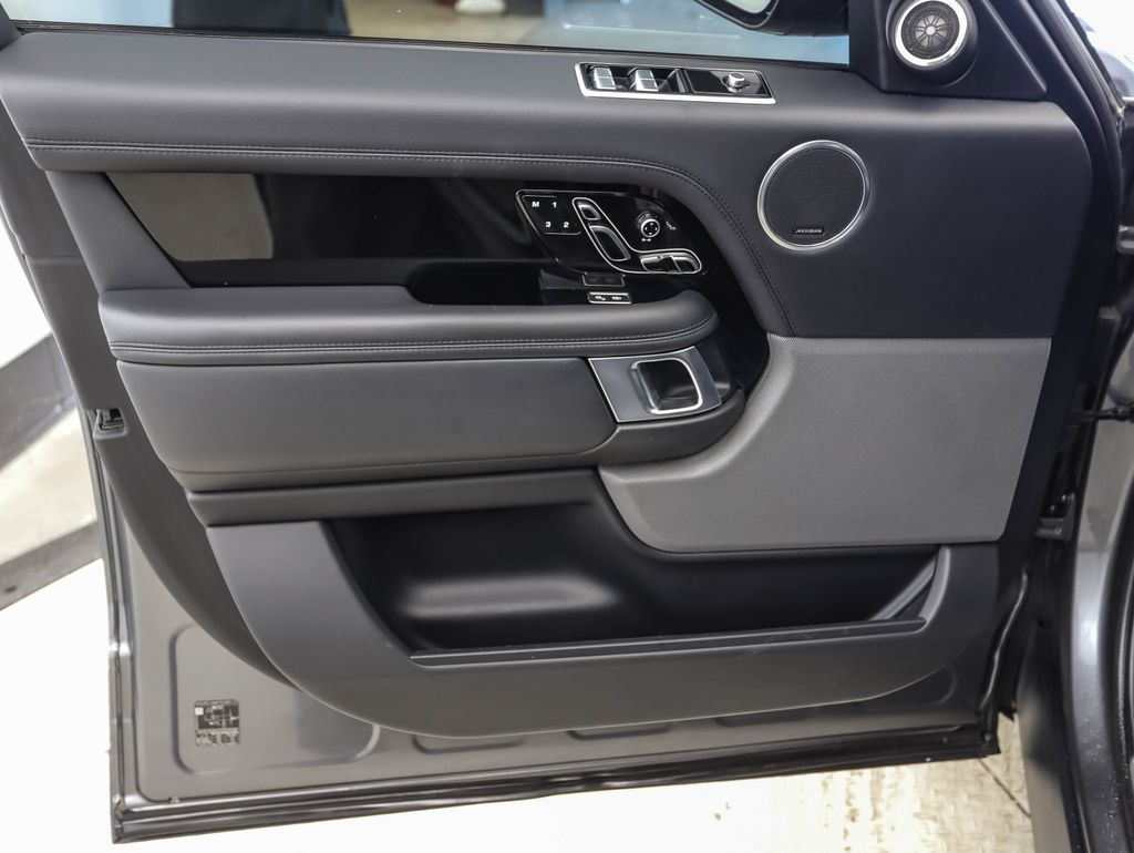 Thumbnail: 2019 Land Rover Range Rover - 9