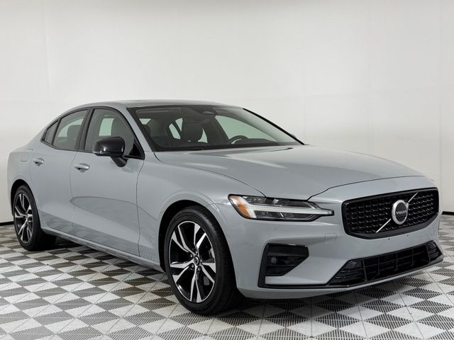 2024 Volvo S60 B5 Core Dark Theme FWD