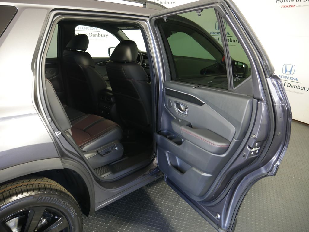 2025 Honda Pilot Black Edition 8
