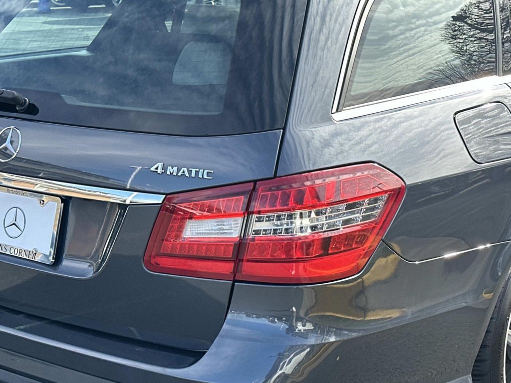 Thumbnail: 2011 Mercedes-Benz E-Class - 8