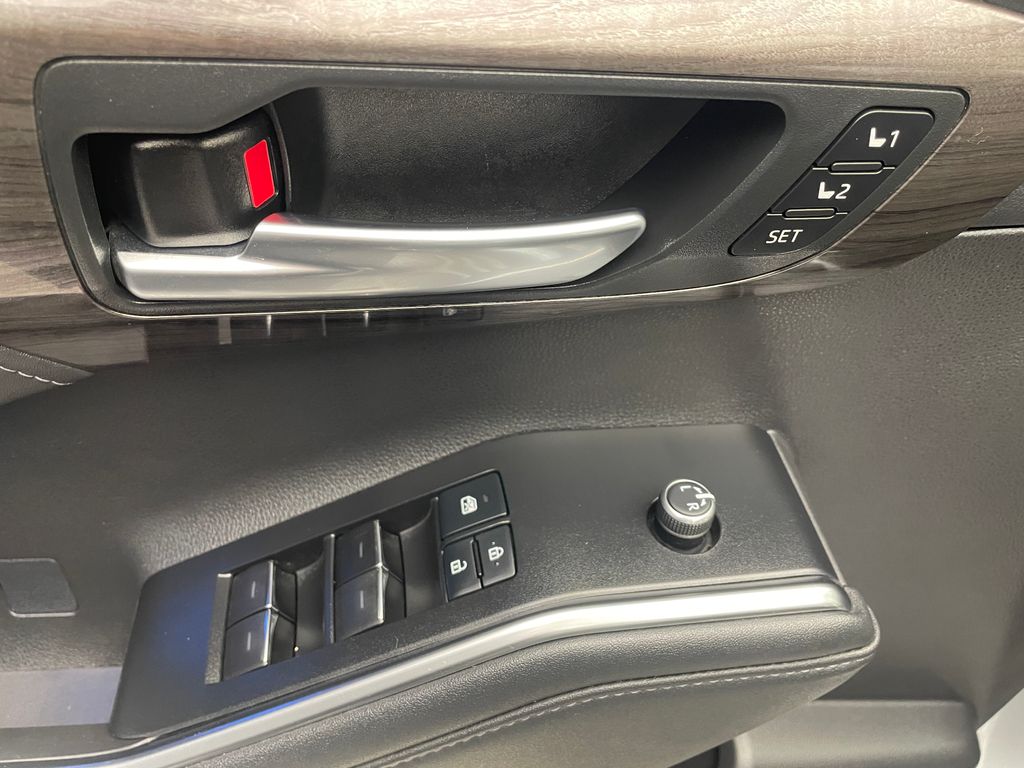 2021 Toyota Highlander Limited 10
